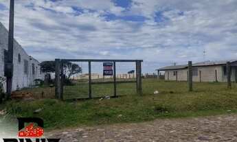 Imagem: Terreno pertinho do mar todo cercado