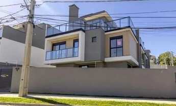 Imagem: Sobrado de esquina a venda no Pilarzinho