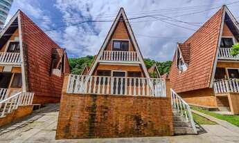 Imagem 2: Casa estilo chalé à venda no Condomínio Fabiana no Pioneiros em Balneário Camboriú