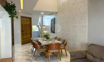 Imagem: Casa à venda com 4 quartos, sendo 1 suíte