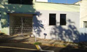 Imagem: Casa de rua - Térrea / Residencial / Centro