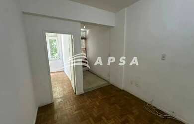 Imagem 3: O SOL ENTRA GENEROSO PELAS JANELAS DE FRENTE, ILUMINANDO CADA CANTO DESTE LINDO APARTAMENT