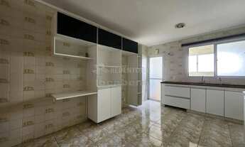 Imagem 4: Centro - Apartamento com 03 dormitórios com armários e sacadas