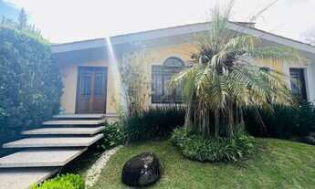 Imagem 2: Imóvel localizado em condomínio tranquilo de casas tradicionais, térreas e isoladas. Próxi