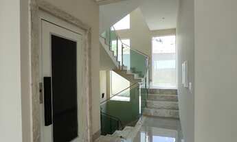 Imagem 5: Sobrado com 3 suítes e 475 m² construídos no Condomínio do Lago