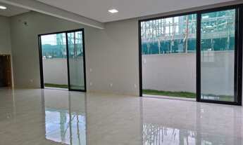 Imagem 6: Casa de condomínio térrea para venda possui 260 metros quadrados com 4 quartos