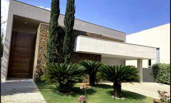 Imagem 2: Casa de condomínio térrea para venda tem 336 metros quadrados com 4 quartos