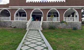 Imagem 2: Casa Castelo à venda, com maior parte da mobília, com 4 suítes, todas com closet