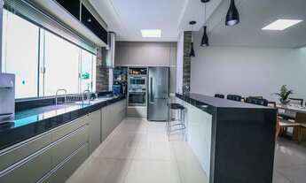 Imagem 4: Sobrado com 04 suítes no condomínio Vale dos Pássaros, Anápolis