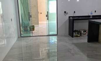 Imagem 4: Casa triplex Campo Grande B: Manoela Estrada da Posse frente B. Adriana alto luxo