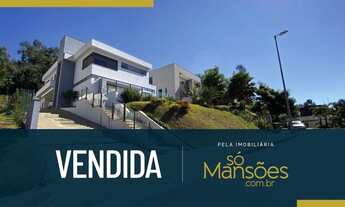 Imagem: Casa de 390 m² com vista para as montanhas