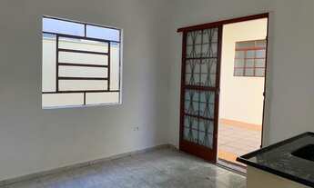 Imagem 5: Casa para aluguel e venda possui 80 metros quadrados com 3 quartos em Cafezal - Londrina