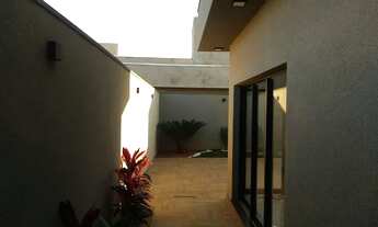 Imagem 3: Casa de condomínio térrea para venda possui 130 metros quadrados com 3 quartos