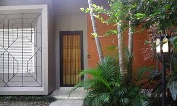 Imagem 3: À Venda uma casa, de três dormitórios e uma suíte, com garagem coberta, Bairro Jardim Sab