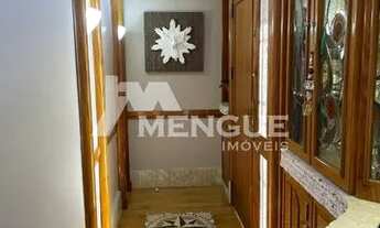 Imagem 6: Casa residencial com 4 dormitórios e 6 vagas no bairro Jardim Planalto em Porto Alegre com