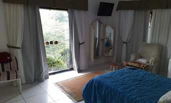 Imagem 5: Casa de condomínio para aluguel possui 450 metros quadrados com 4 quartos