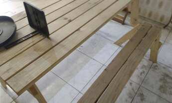 Imagem: Banco que vira mesa de 8 lugares