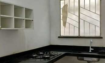 Imagem 2: Imóvel com Renda | Casa + 2 Kitnets + Prédio em Construção