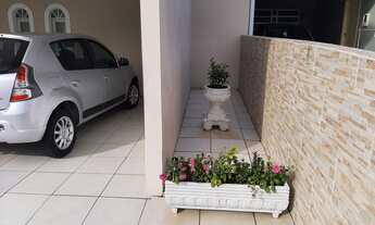 Imagem 3: Casa super bem conservada de 4 dormitórios com suíte e 4 vagas de garagem capoeiras em Flo