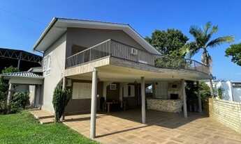 Imagem 2: Casa com piscina içara