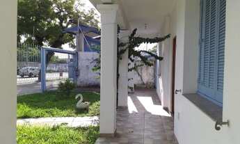 Imagem 2: Casa para venda possui 250 metros quadrados com 3 quartos em Glória - Porto Alegre - RS