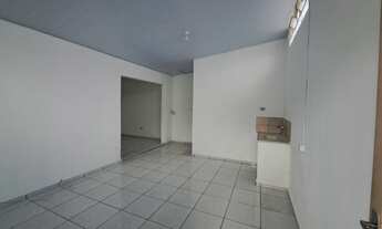 Imagem: Casa de um dormitório com uma garagem a