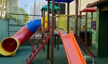 Imagem 4: REPLETO DE ARMÁRIOS PLANEJADOS , ASSOALHO EM MADEIRA , BOX BLINDEX , MUITO REQUINTE !