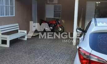 Imagem 2: Casa com 2 dormitórios e 6 vagas de garagem, à venda no bairro Sarandi em Porto Alegre com