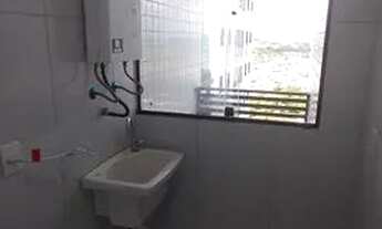 Imagem 5: More na cidade vendo a paisagem do campo