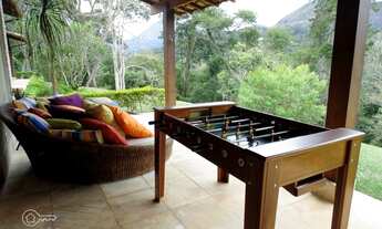 Imagem 7: Propriedade Apaixonante em Itaipava Cercada de Muito Verde