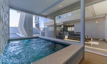 Imagem 3: Casa moderna com área de lazer e ambientes amplos