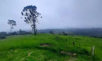 Imagem 2: Localizado em uma região privilegiada, esse lote é perfeito para quem deseja desfrutar da