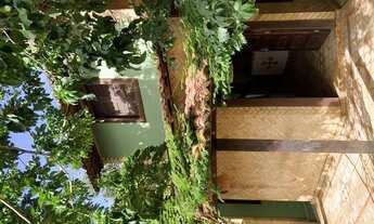 Imagem: Casa documentada, com amplo terreno, em