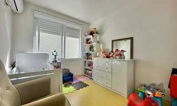 Imagem 4: Apartamento 2 dormitórios + dependência reformado com vaga coberta