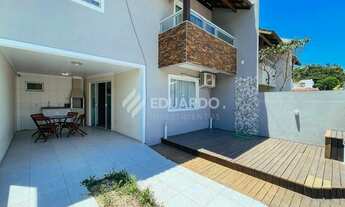 Imagem 2: Sobrado à venda com 02 dormitórios na praia de Mariscal, Bombinhas - SC