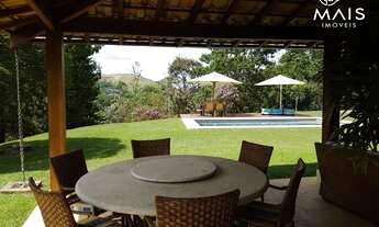 Imagem 6: Propriedade Apaixonante em Itaipava Cercada de Muito Verde