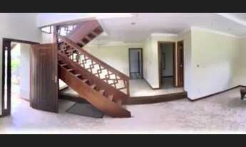 Imagem 5: Casa de condomínio para venda tem 320 metros quadrados com 5 quartos