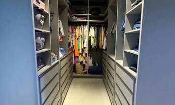 Imagem 6: Sobrado Alto Padrão em Alphaville 3 3 Suítes, Pé-Direito 7m e Área Gourmet Integrada