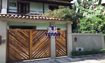 Imagem 2: Ampla casa de 3 quartos com quintal arborizado no Badú em Pendotiba