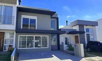 Imagem 2: Casa 4 dormitórios( 1 dorm térreo) no Condomínio Villa Amalfi, na zona sul de Porto Alegre