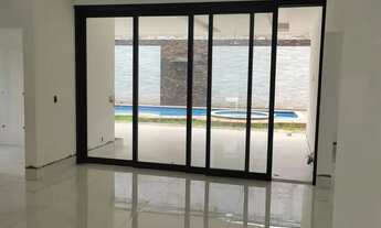 Imagem 6: Sobrado com 3 suítes de 358 m² de área construída no Condomínio do Lago