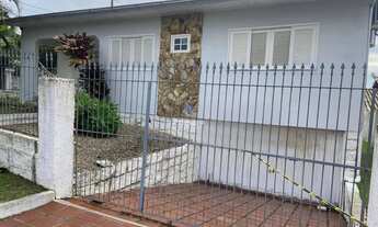 Imagem: Casa de esquina a venda com 4 quartos sendo