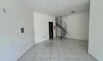 Imagem 5: Sala comercial térrea com 57,98 m² e banheiro