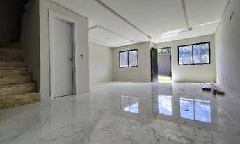 Imagem 2: Sobrado alto padrão em cond. com três quartos com suíte e amplo terraço