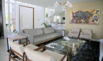 Imagem 2: Casa para aluguel e venda tem 436 metros quadrados com 5 quartos