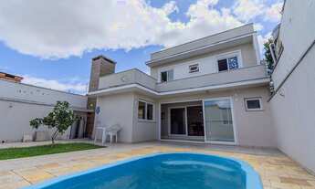 Imagem 2: Sobrado para venda tem 216 metros quadrados com 3 quartos