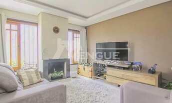 Imagem 4: Casa com 3 dormitórios e 3 vagas de garagem, à venda em Porto Alegre no bairro Jardim Le