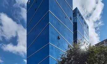 Imagem 2: Excelente sala comercial e andar alto com 2 vagas de garagem!