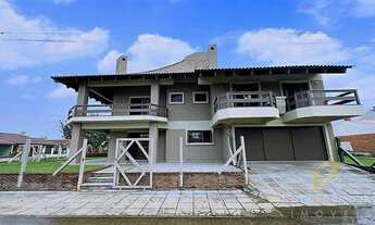 Imagem 2: Casa e Sobrado de 4 dormitórios à Venda - Xangri-lá