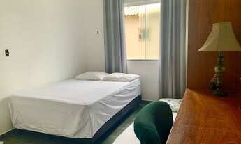 Imagem 3: Quarto com piscina em frente a praia